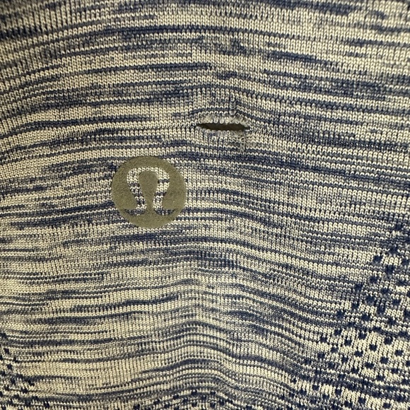 Lululemon Men’s Henley Size S Blue - Picture 4 of 5